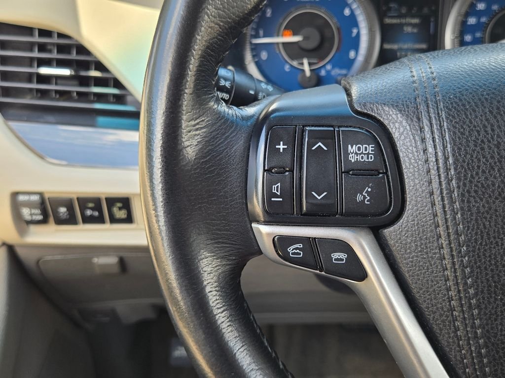 Used 2015 Black Toyota XLE image 26