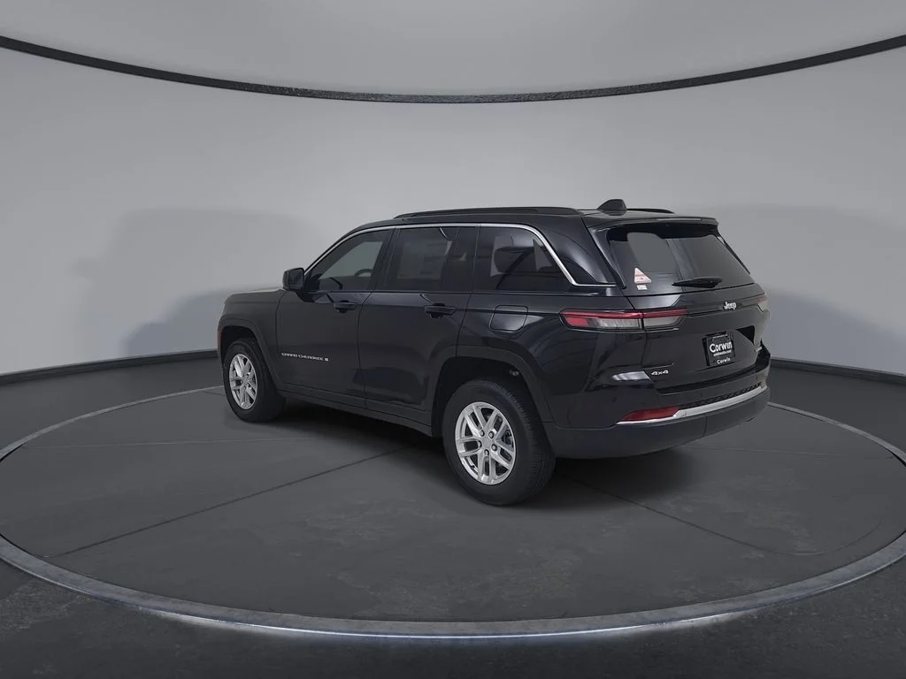 New 2026 Diamond Black Crystal Pearl-Coat Exterior Paint Jeep Laredo X image 11