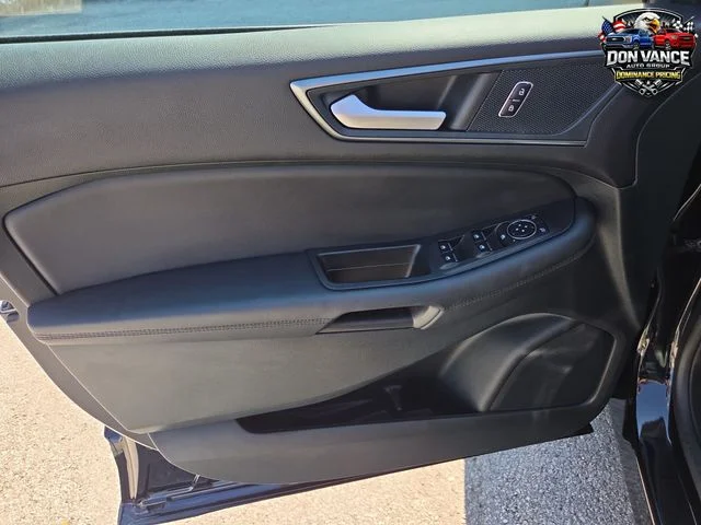 Used 2024 Black Ford SE image 10
