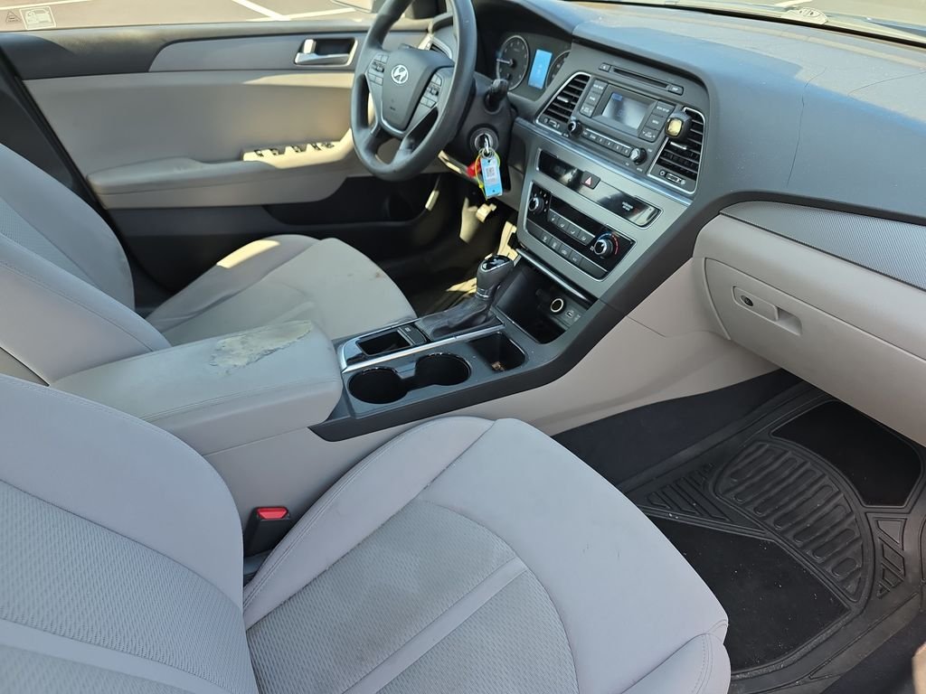 Used 2015 Blue Hyundai SE image 14