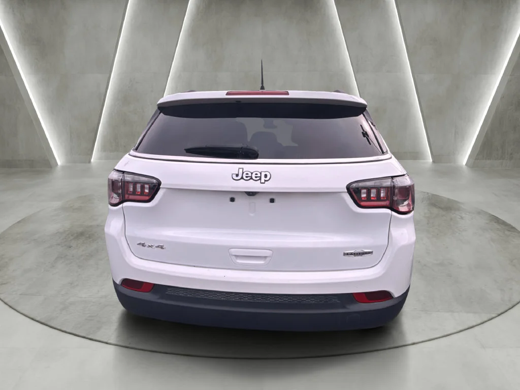 Used 2024 White Jeep Latitude image 4