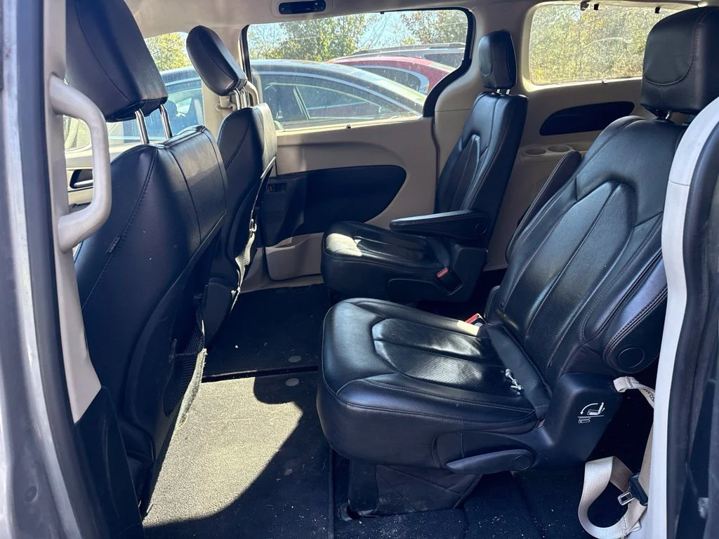 Used 2020 Silver Chrysler Touring L image 6
