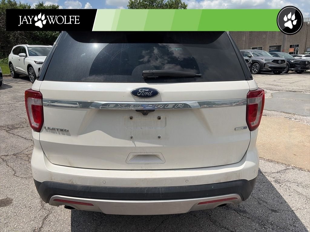 Used 2016 White Ford Limited image 6
