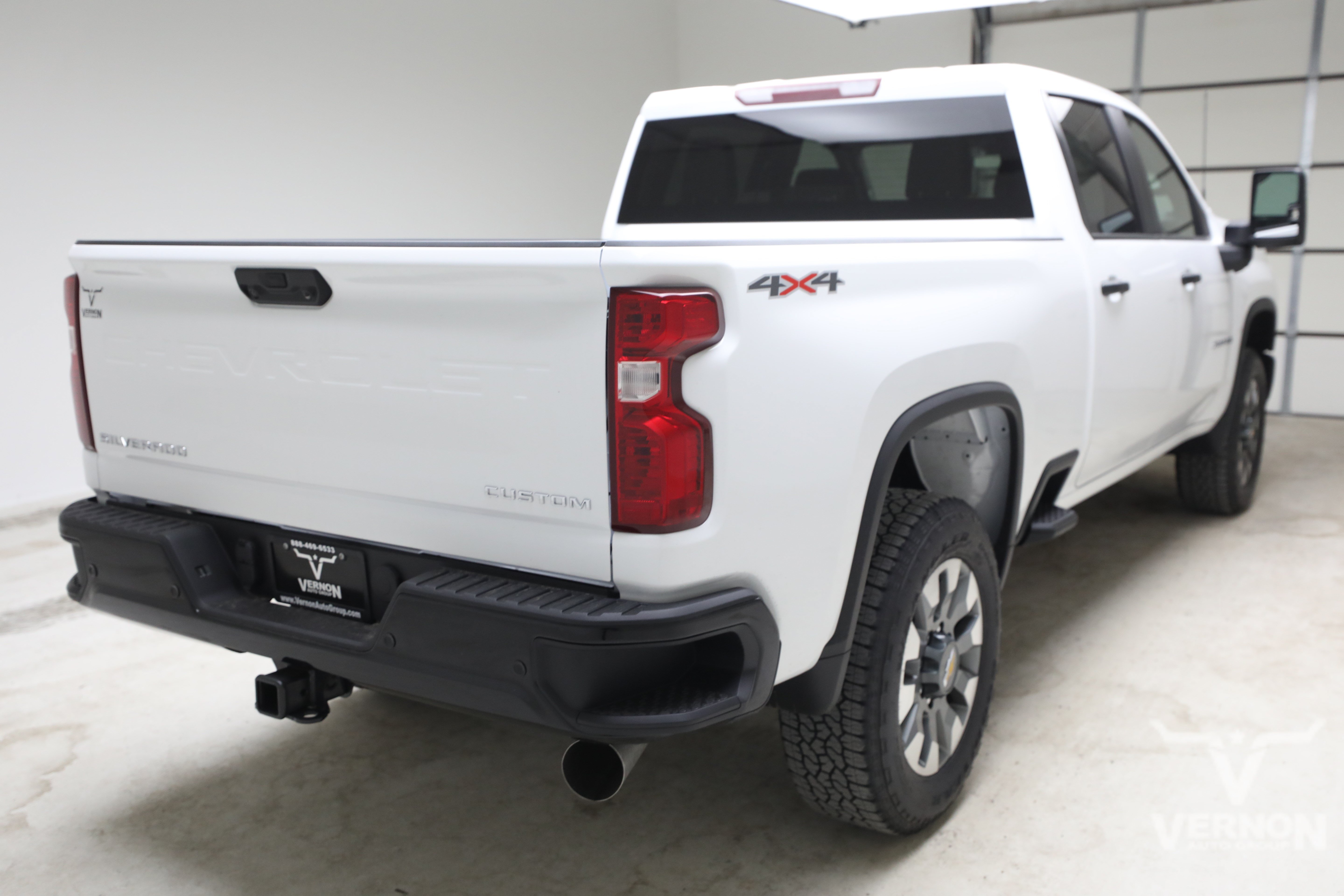 New 2026 Summit White Chevrolet N image 5