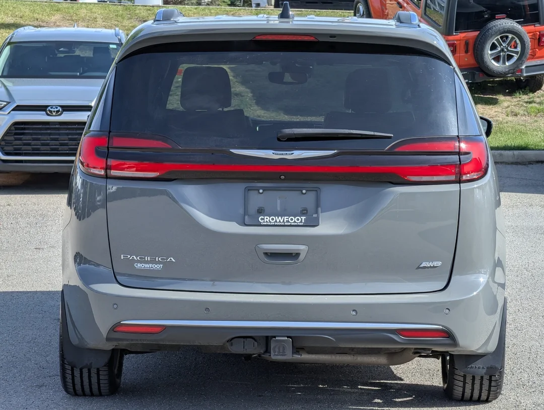 Certified Used 2023 Grey Chrysler Pinnacle - - AWD - 360 Camera - Premium Leather - Amazon Fire - Heated Seats - Remote Start & More! image 7