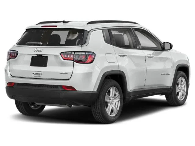 Used 2022 Bright White Clearcoat Jeep Latitude image 2