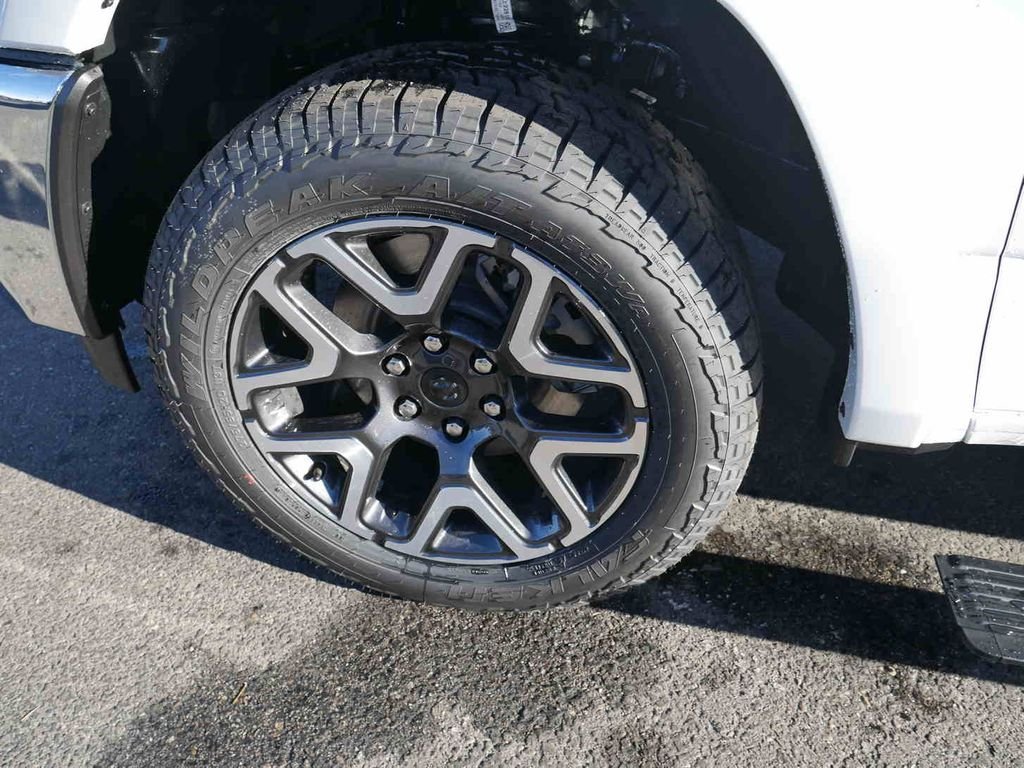 New 2026 Bright White Clear-Coat Exterior Paint RAM LARAMIE image 15