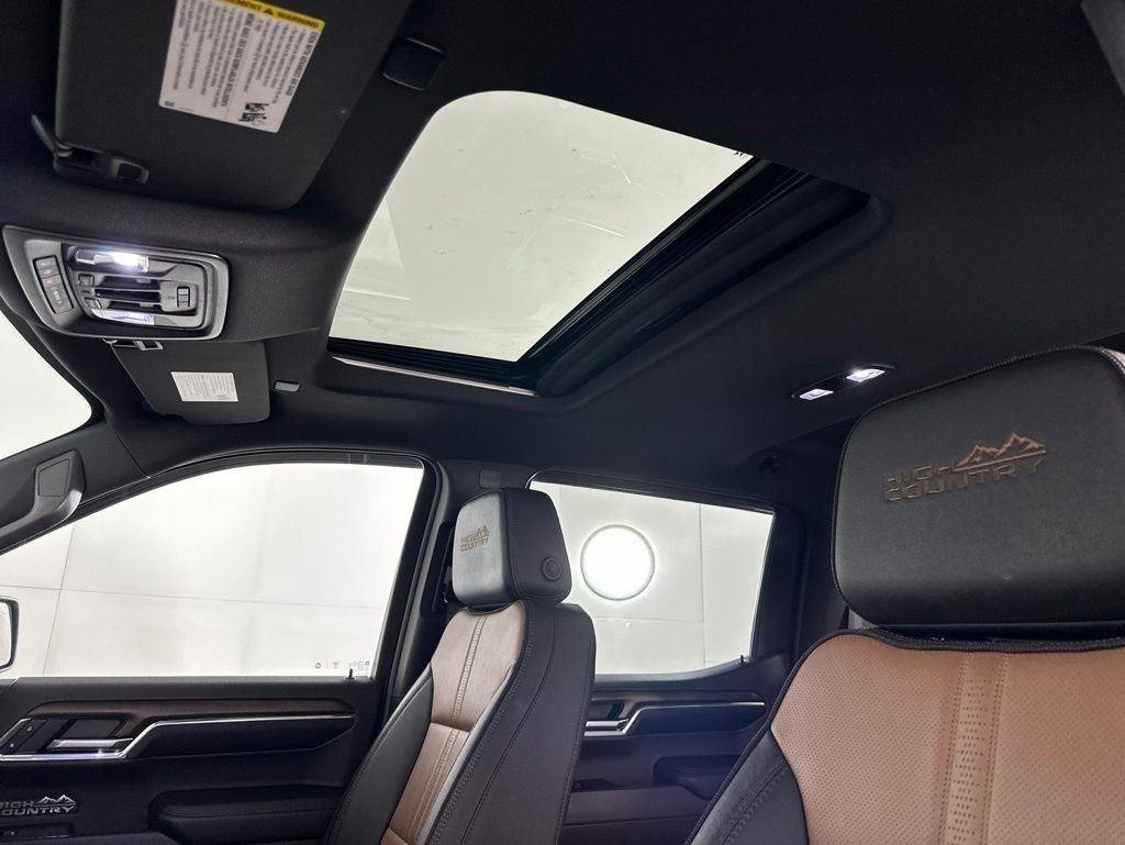 Used 2024 Pearl Chevrolet High Country image 13