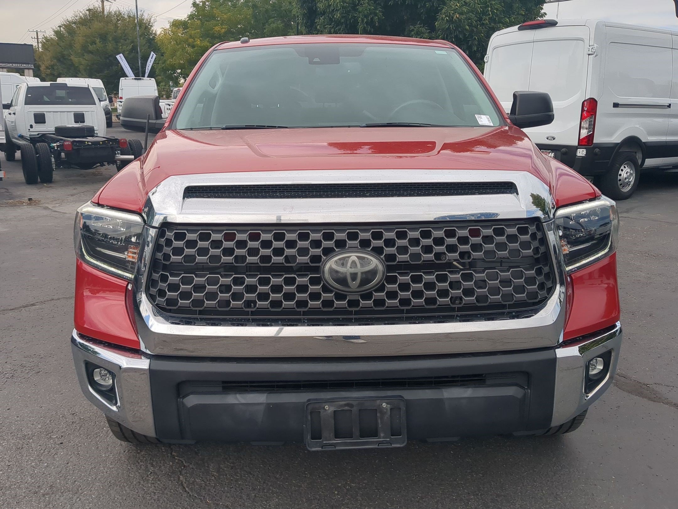 Used 2019 Barcelona Red Metallic Toyota SR5 image 9