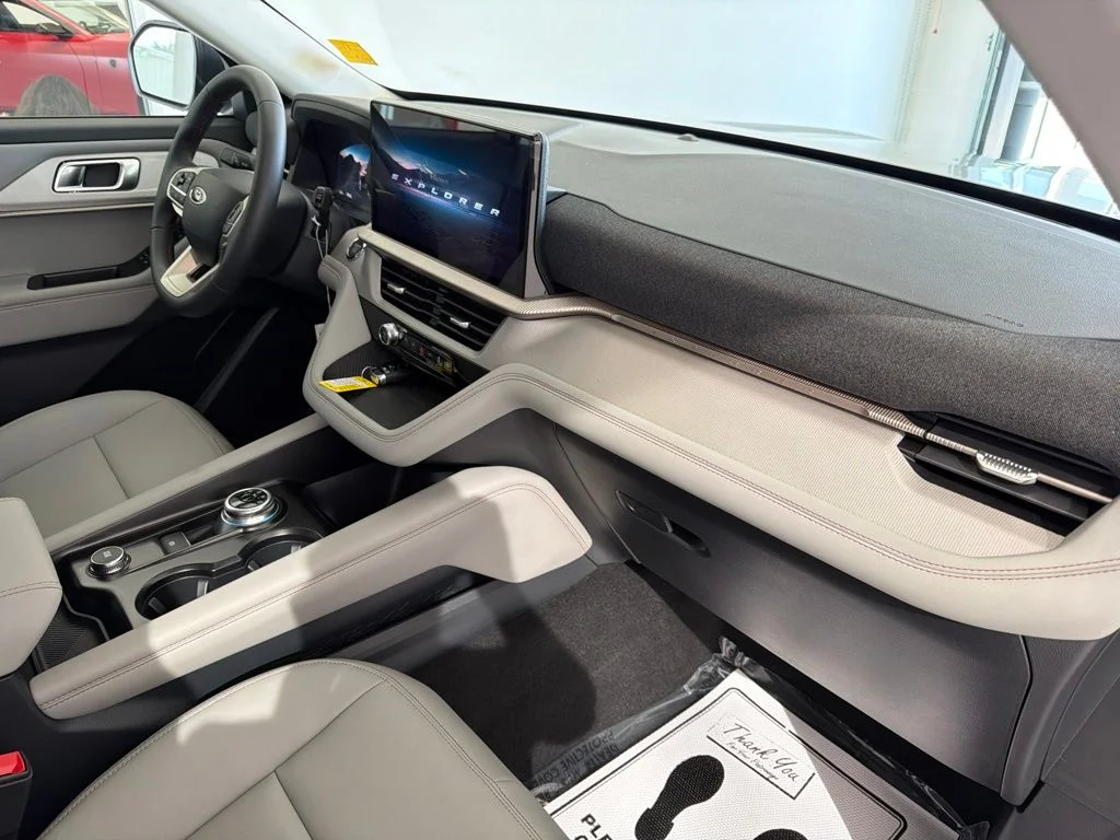 New 2026 Space White Metallic Ford Active image 42