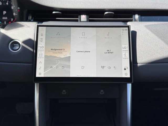 Used 2024 Hakuba Silver Metallic Land Rover S image 28