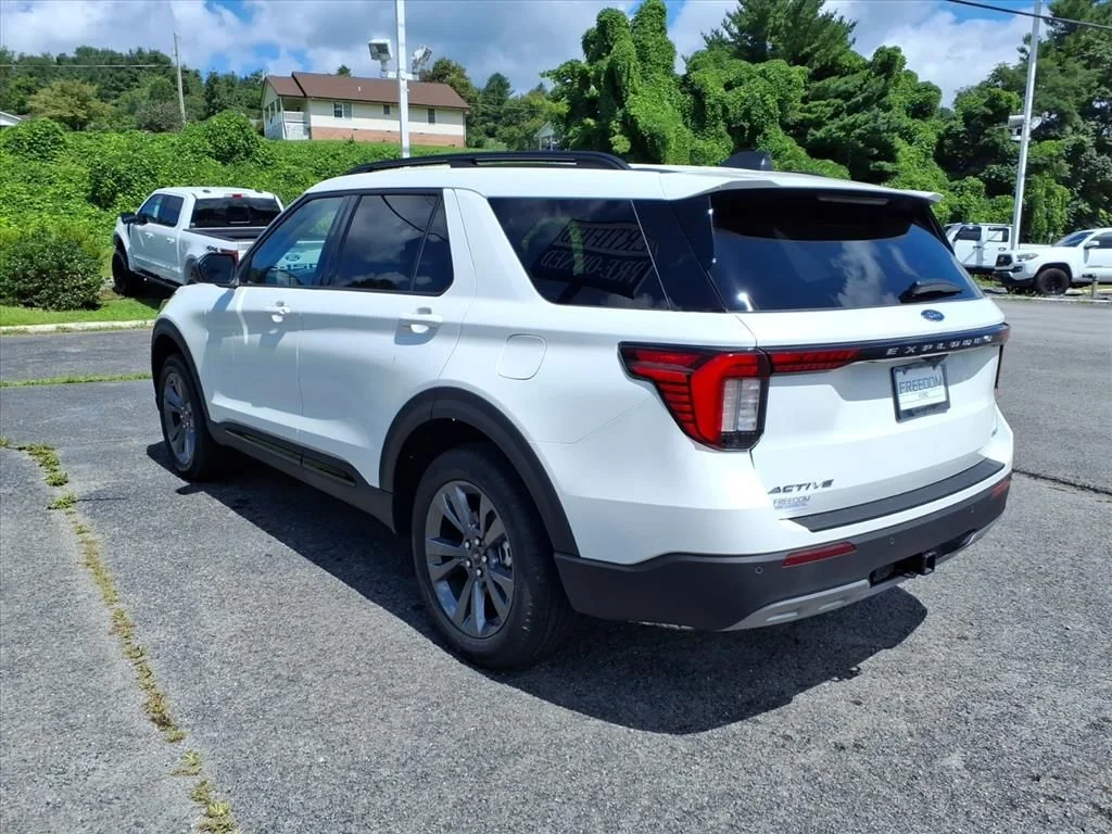 New 2026 Star White Metallic Tri-Coat Ford Active image 3