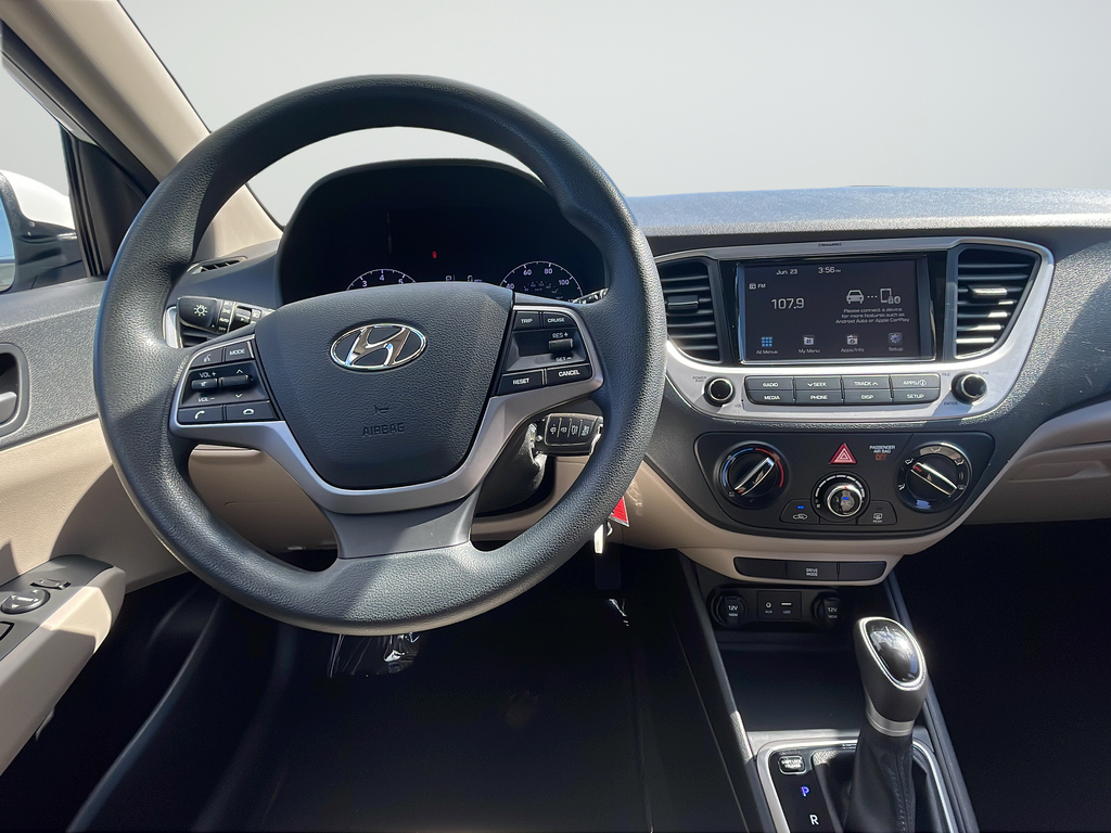 Used 2022 White Hyundai SEL image 11