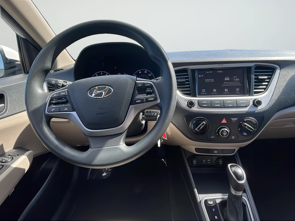 Used 2022 White Hyundai SEL image 11