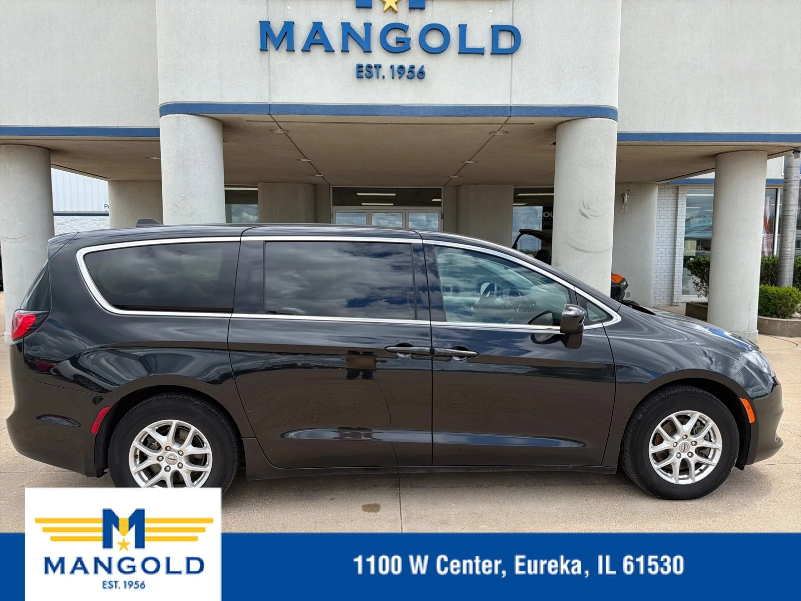 2023 Chrysler Voyager LX's photo