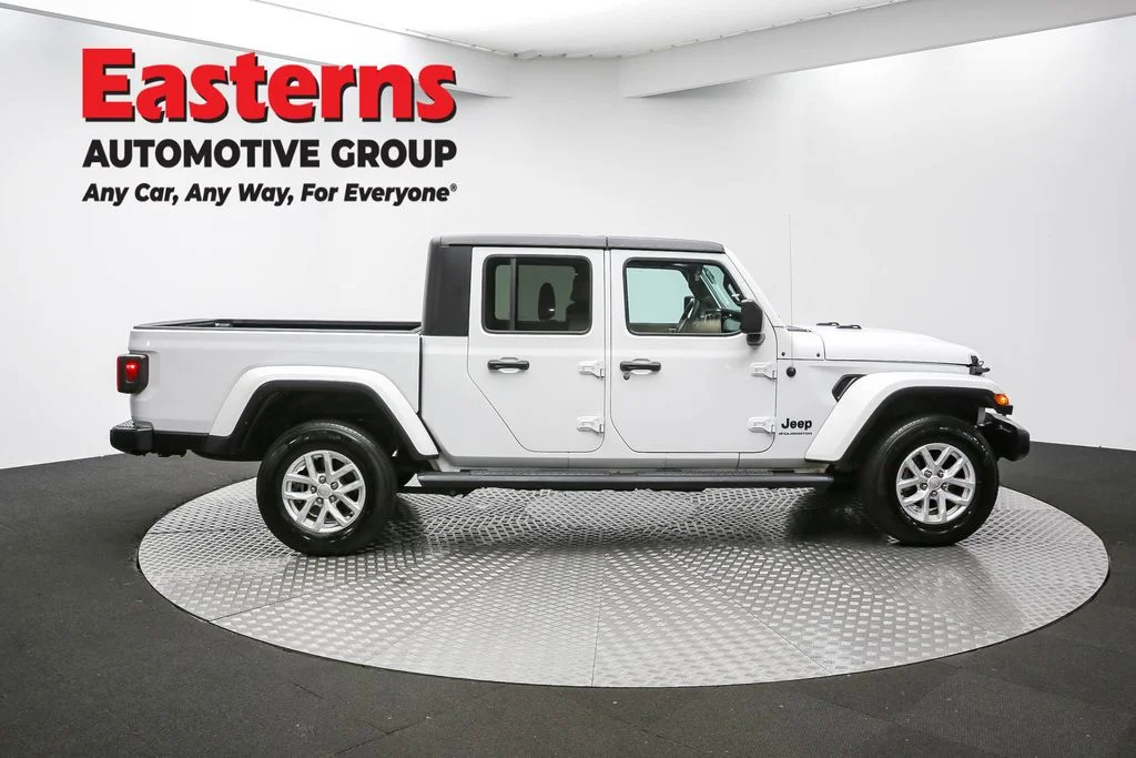 Used 2023 White Jeep Sport image 4