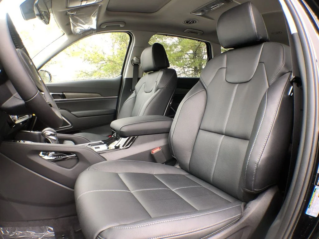 Used 2022 Black Kia EX image 31