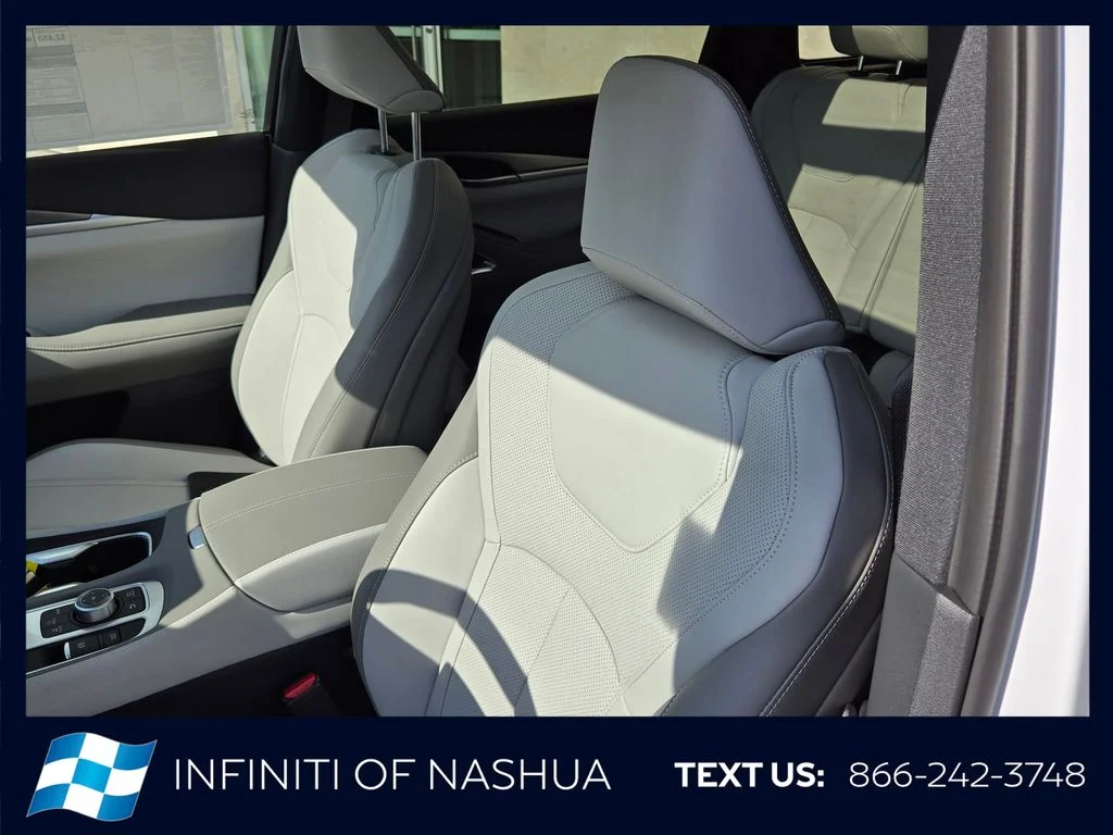 New 2027 RADIANT WHITE INFINITI Luxe AWD image 7