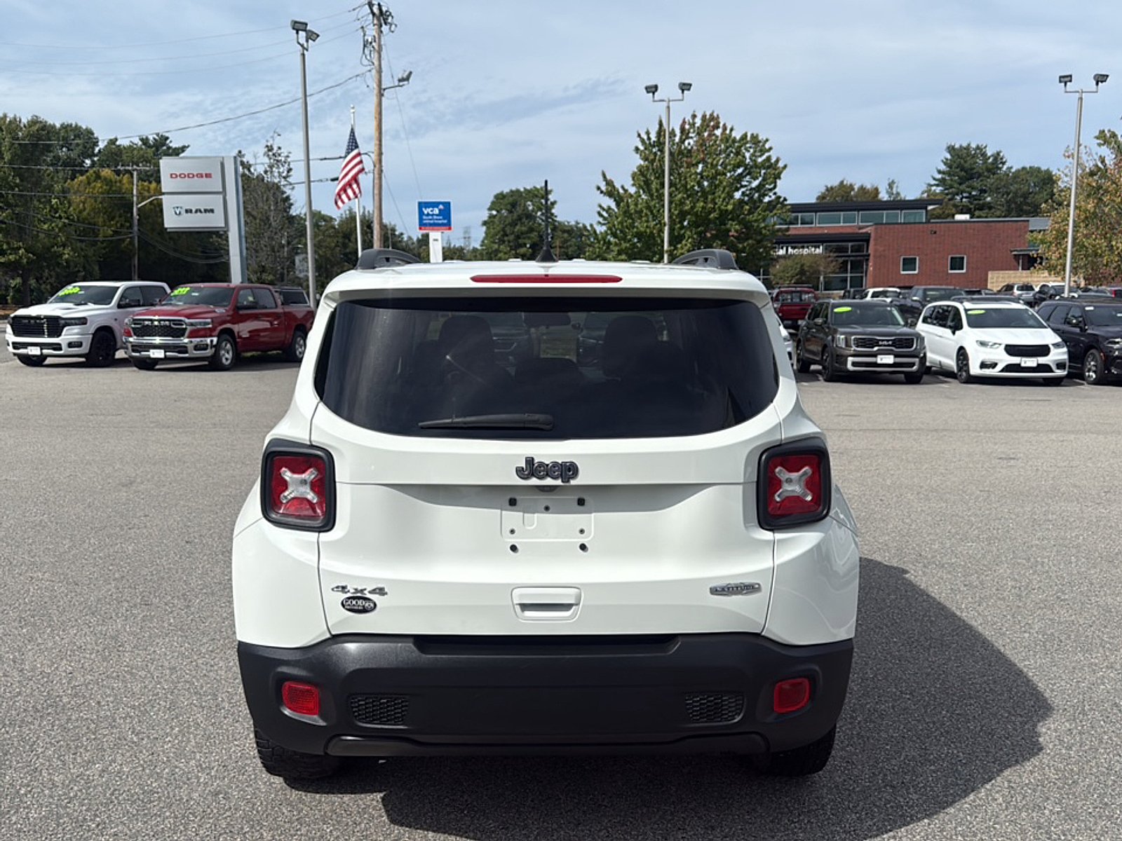 Certified Used 2020 Alpine White Clearcoat Jeep Latitude 4x4 image 6