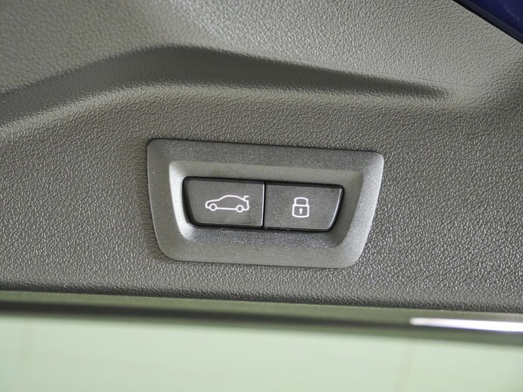 New 2026 Tanzanite Blue II Metallic BMW xDrive40i image 30