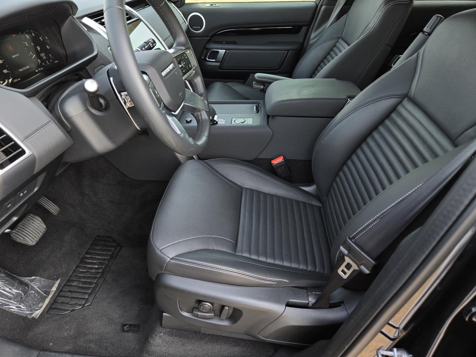 Used 2025 Santorini Black Metallic Land Rover S image 18