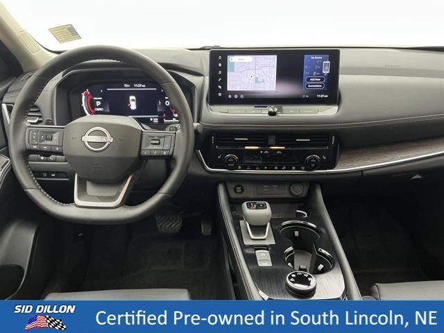 Used 2025 Champagne Silver Metallic Nissan Platinum image 20