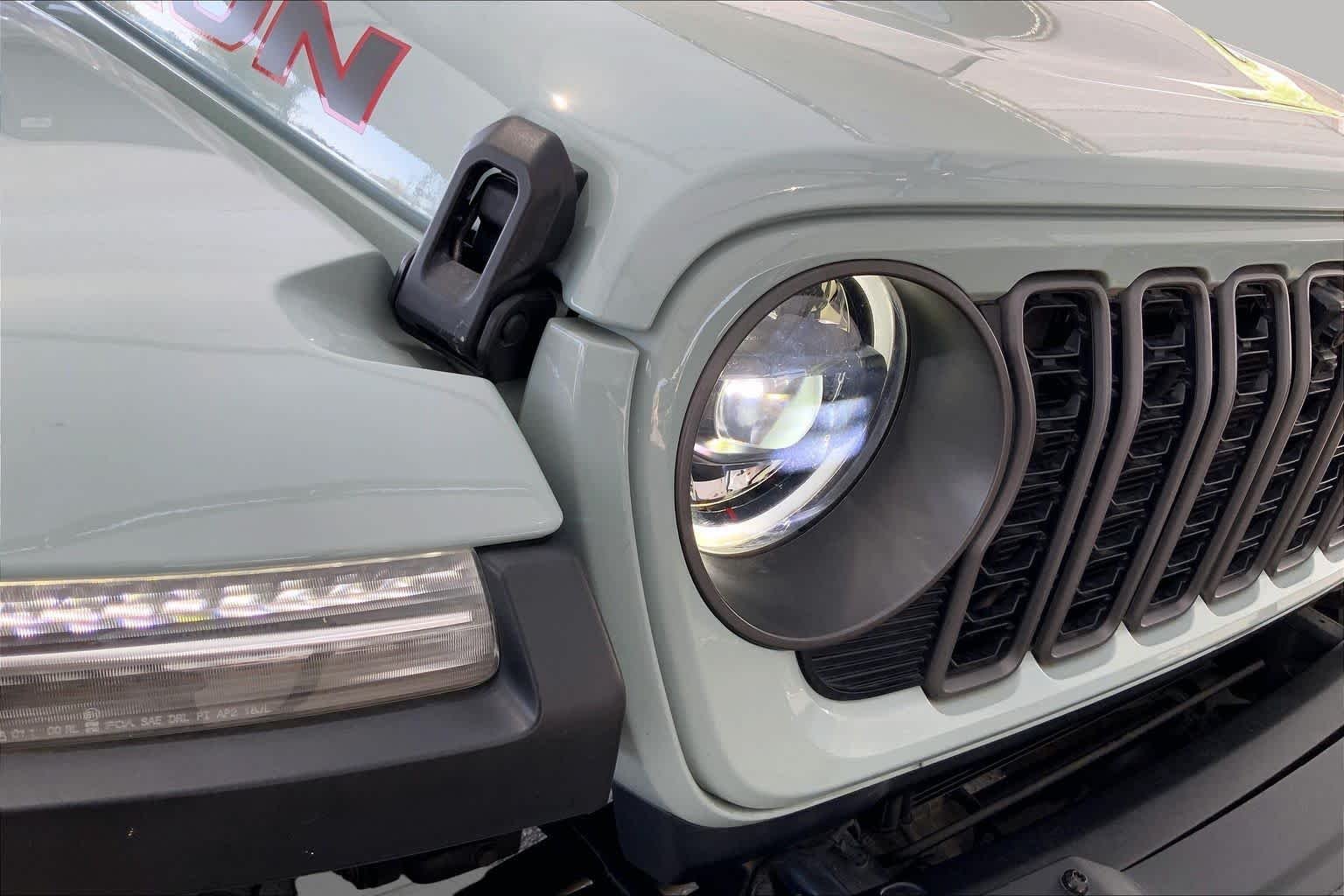 Used 2024 Earl Clearcoat Jeep Rubicon X image 28