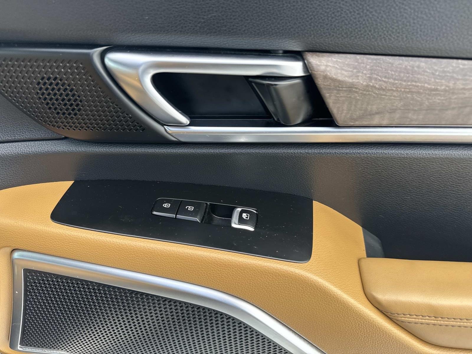 Used 2020 Ebony Black Kia SX image 15