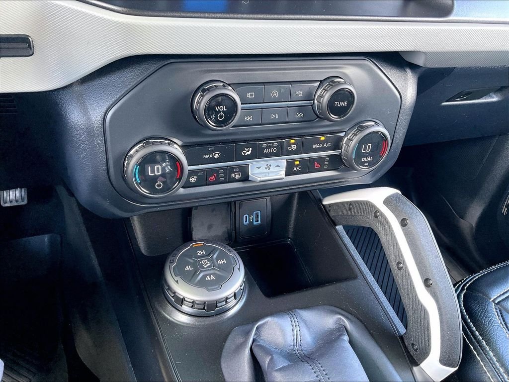 Used 2023 Oxford White Ford Badlands image 24