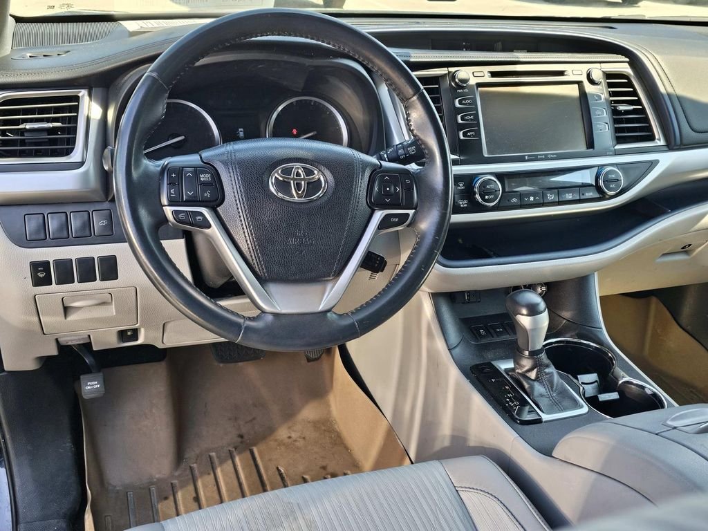 Used 2016 Black Toyota LE Plus V6 image 21
