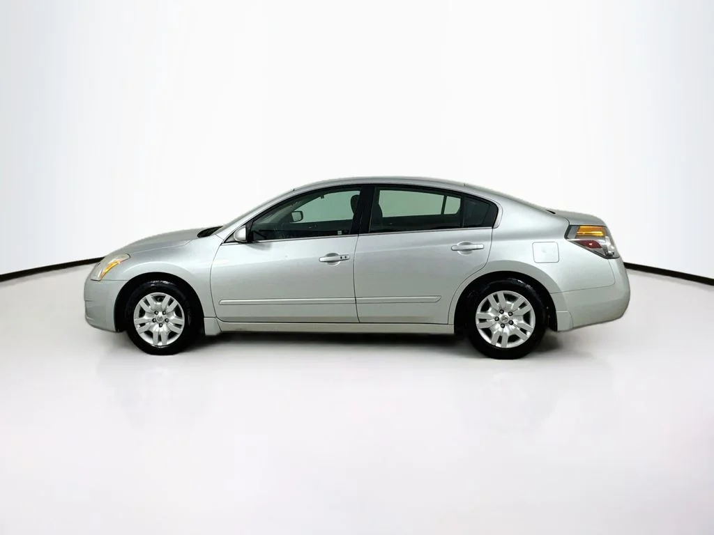 Used 2012 Brilliant Silver Metallic Nissan 2.5 S image 4