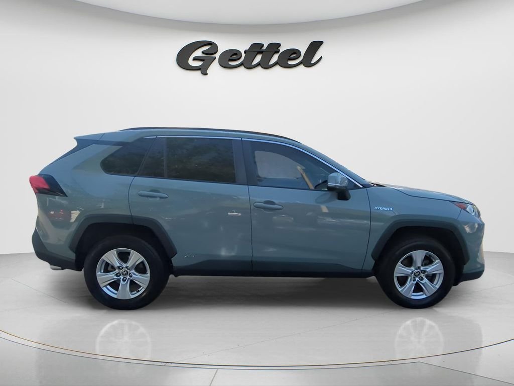 Used 2020  Toyota XLE image 4