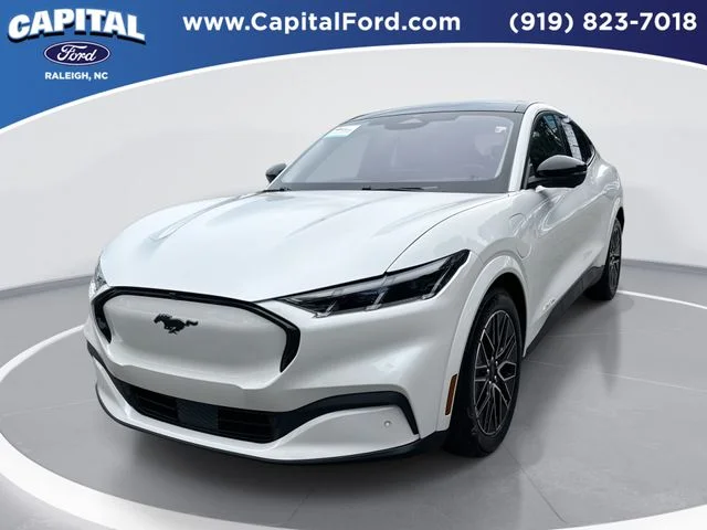 Used 2025 White Ford Premium image 1