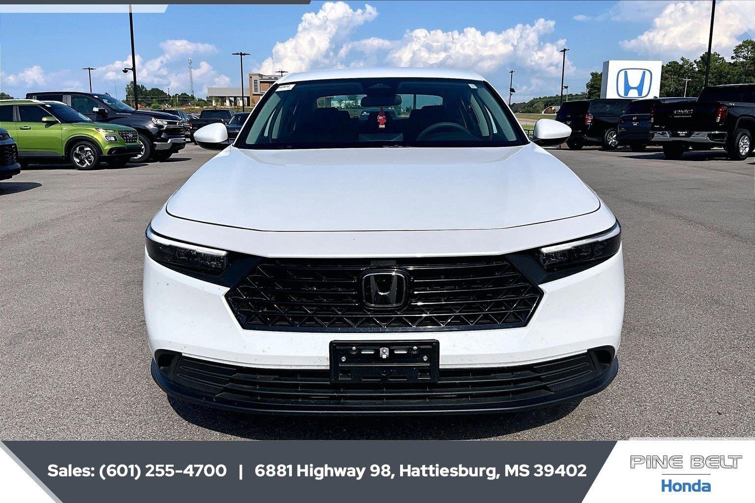 Used 2025 Platinum White Pearl Honda LX image 5