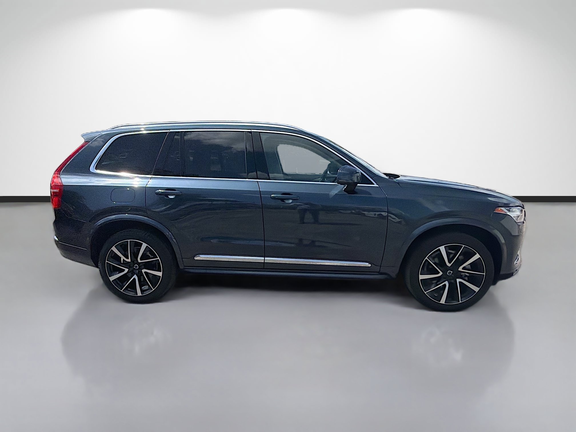 Used 2025 Denim Blue Metallic Volvo Plus image 6