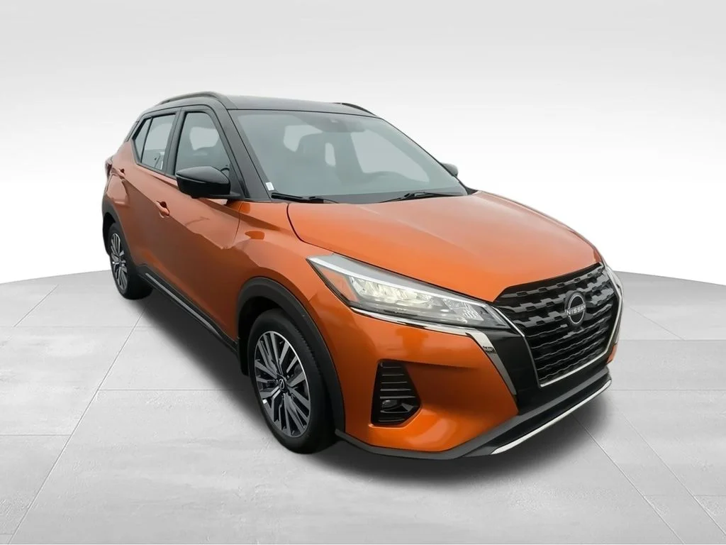 Used 2023 Orange Nissan SR image 3