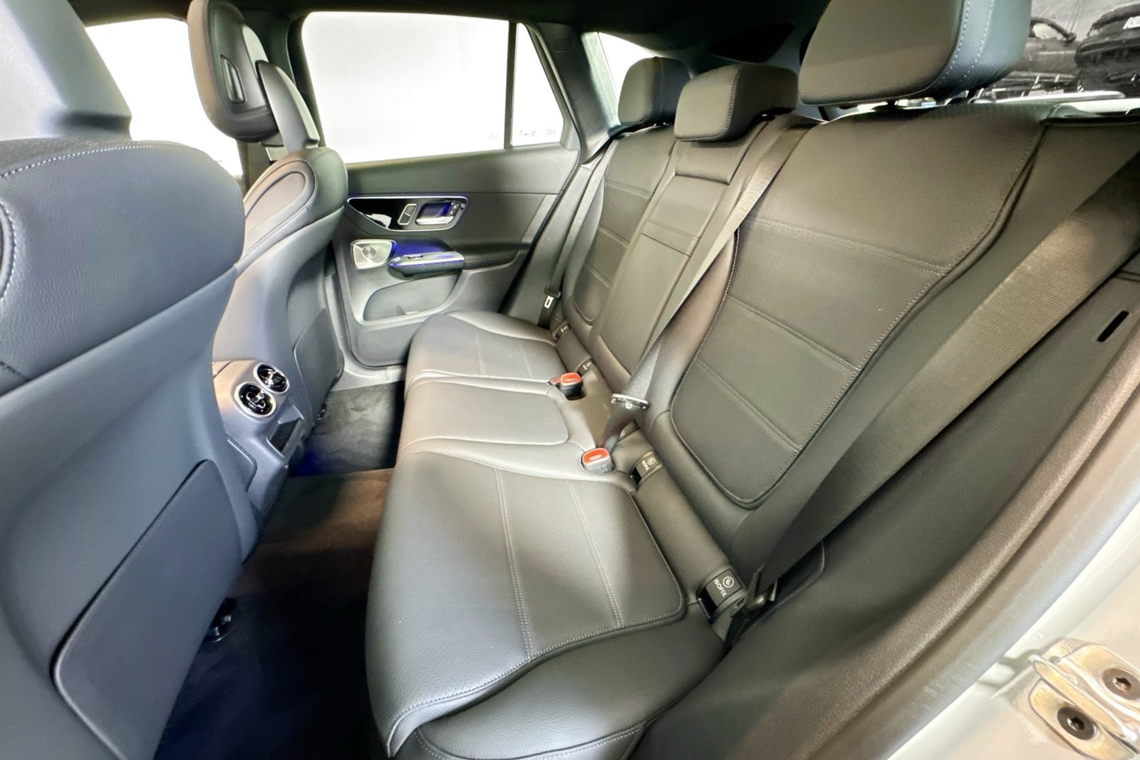 New 2026 MANUFAKTUR Alpine Grey Mercedes-Benz GLC 300 image 22