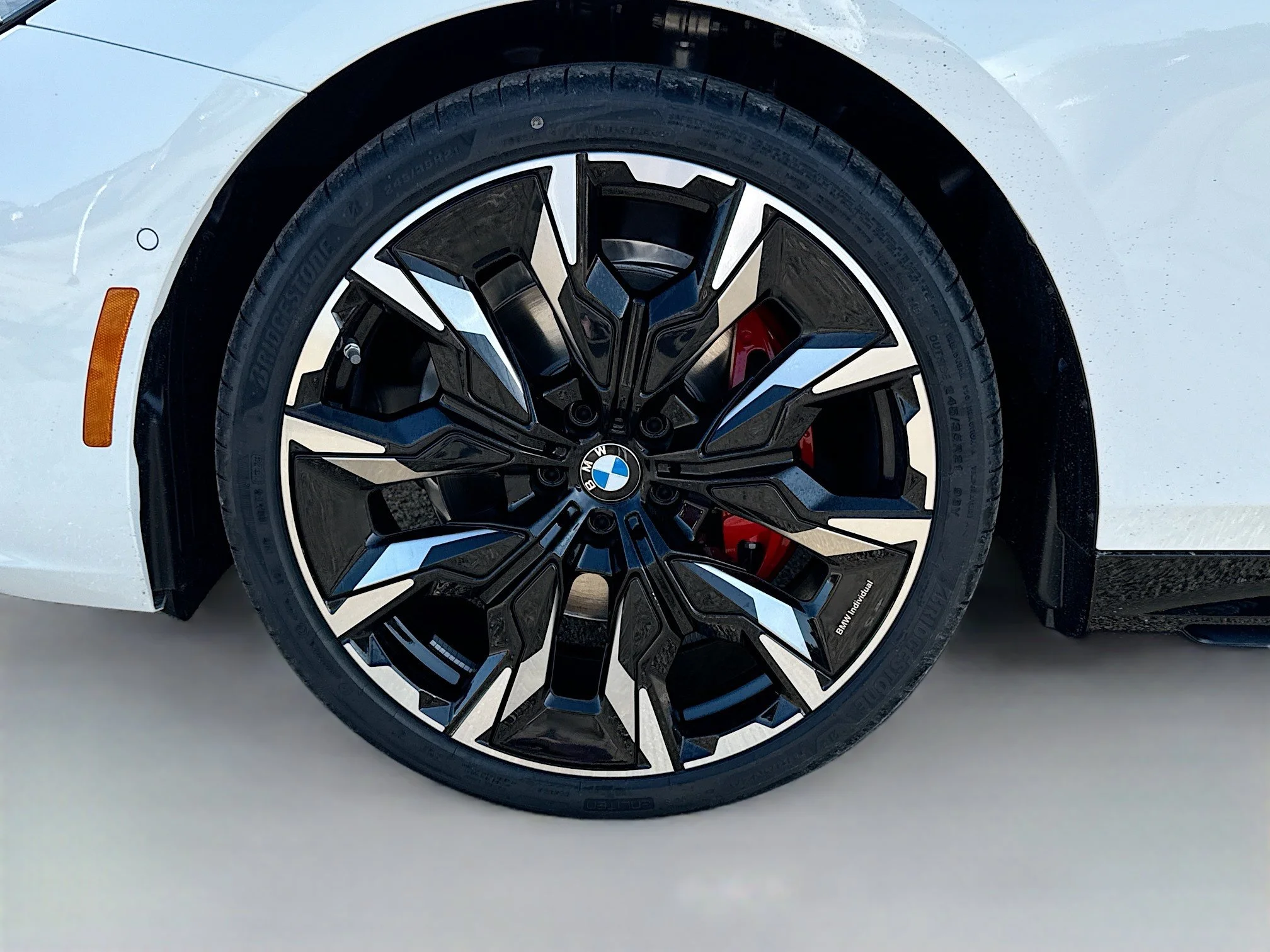 New 2027 Alpine White BMW 530i xDrive image 43
