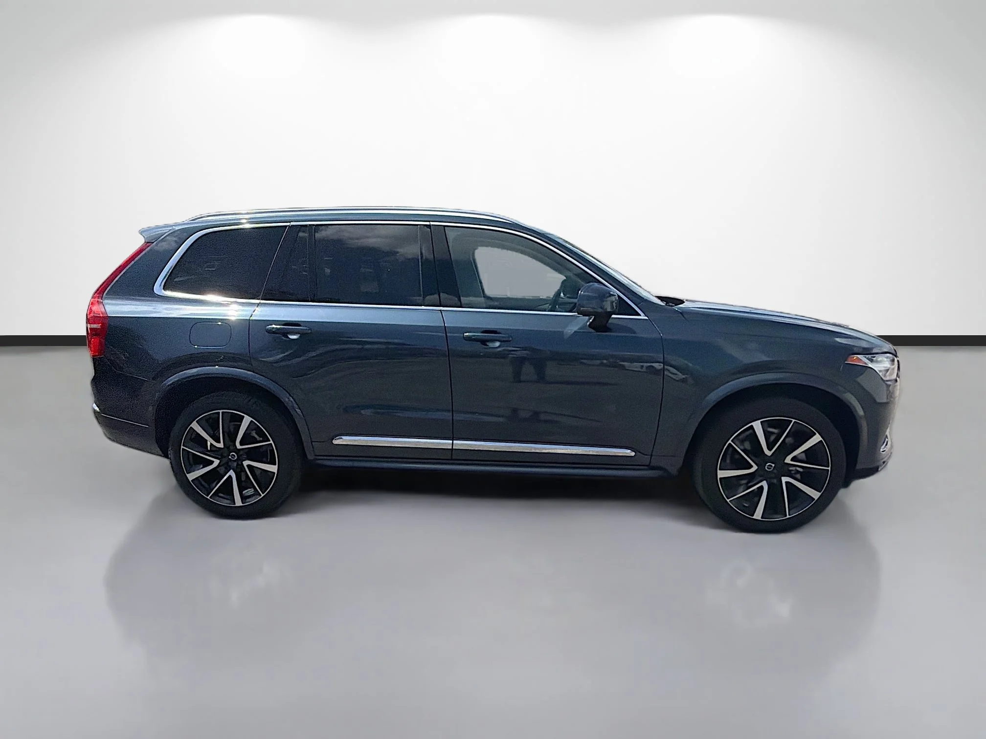 Used 2025 Denim Blue Metallic Volvo Plus image 6