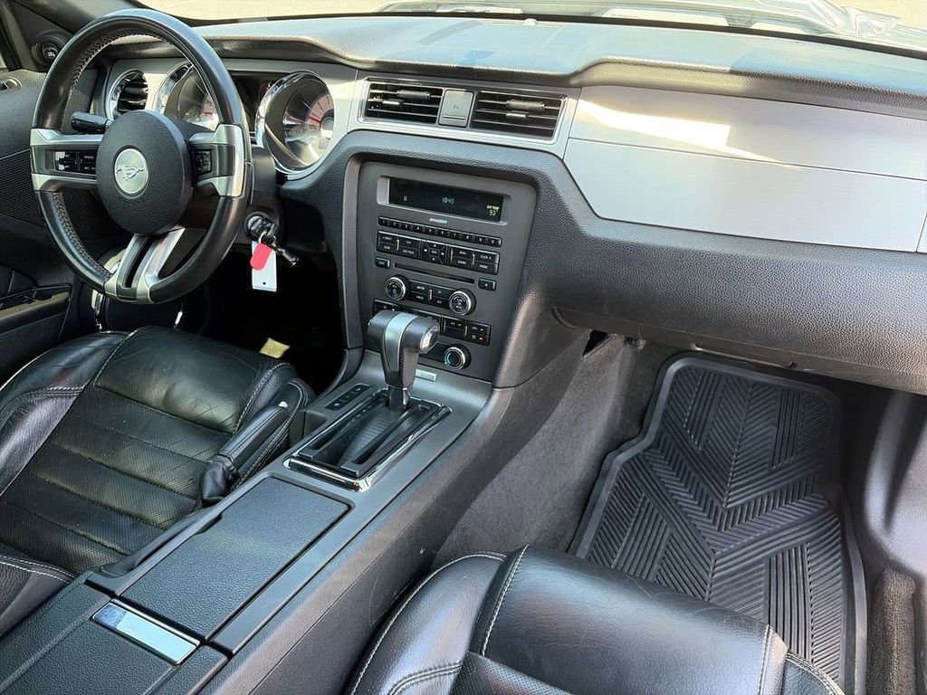 Used 2012  Ford V6 image 9