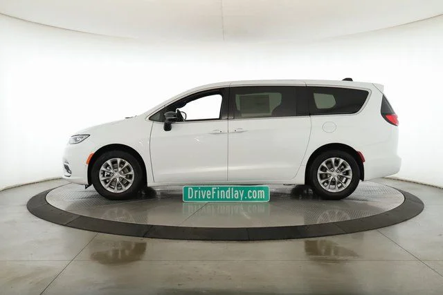 2026 Chrysler Pacifica Limited - Photo 9