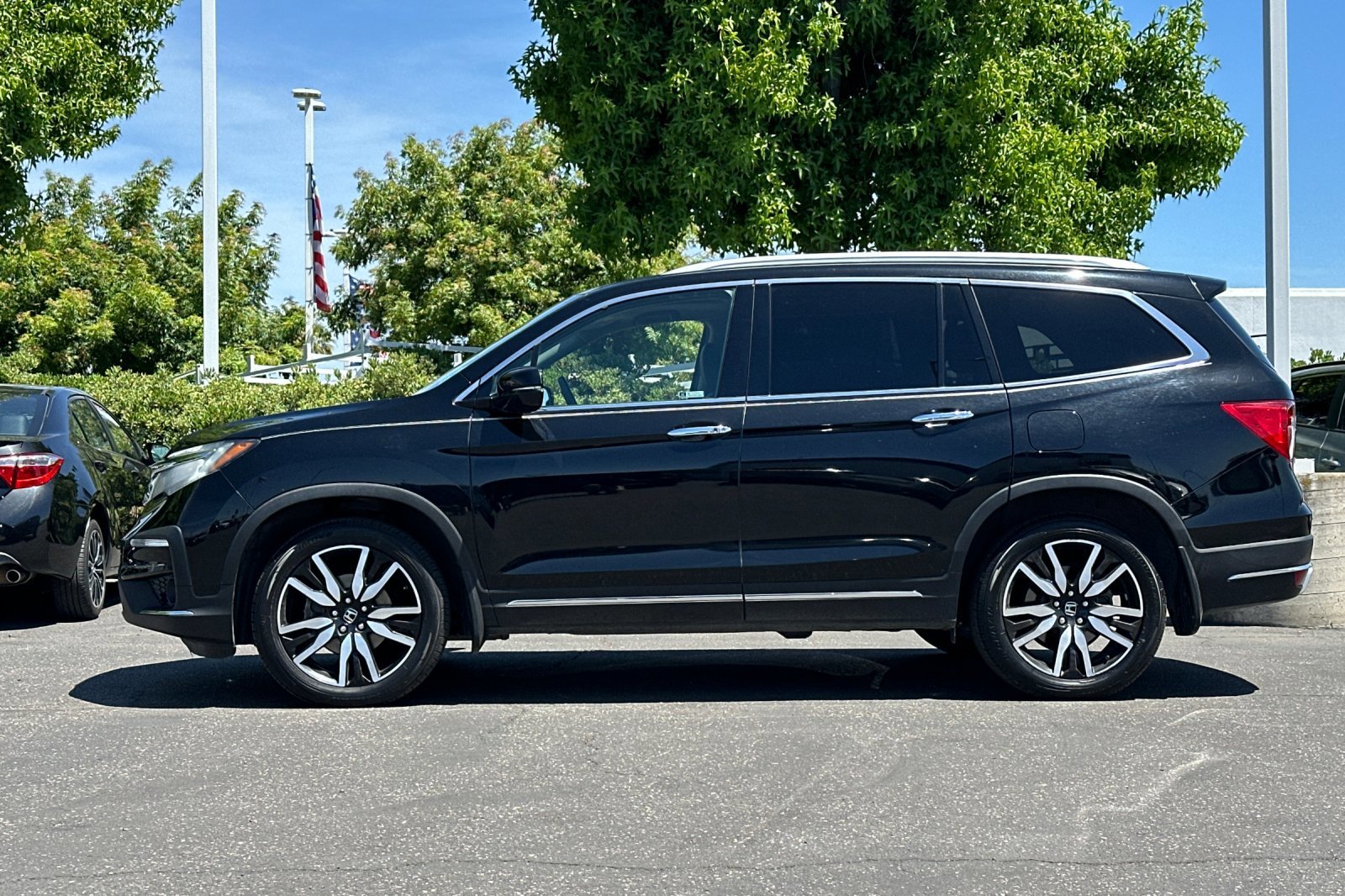 Used 2021 Black Honda Touring 8-Passenger image 7