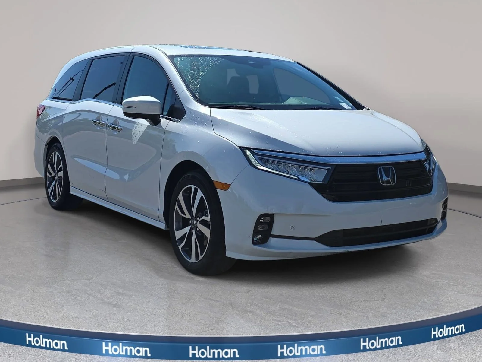 Used 2023 Platinum White Pearl Honda Touring image 4