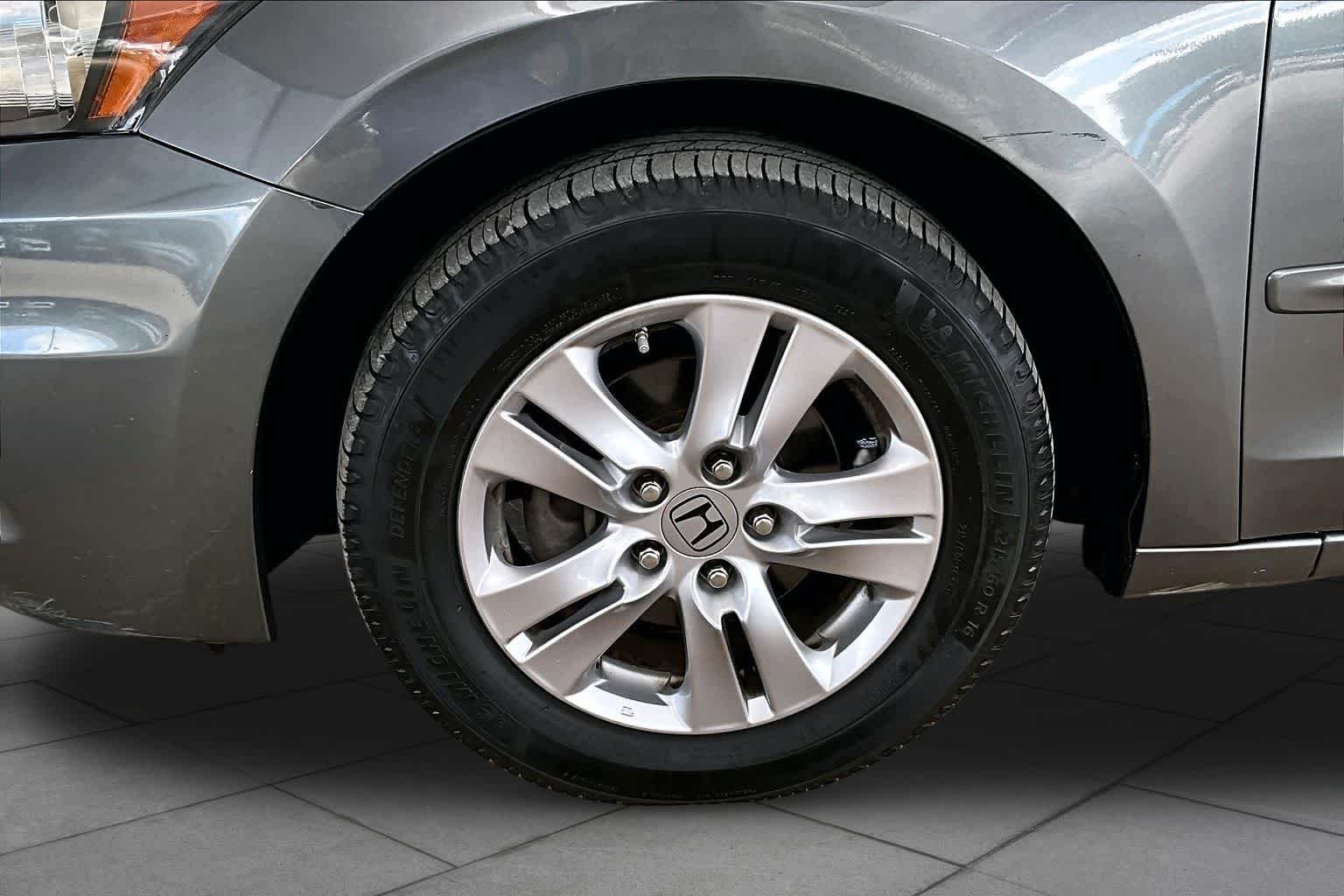 Used 2012 Polished Metal Metallic Honda LX Premium image 9