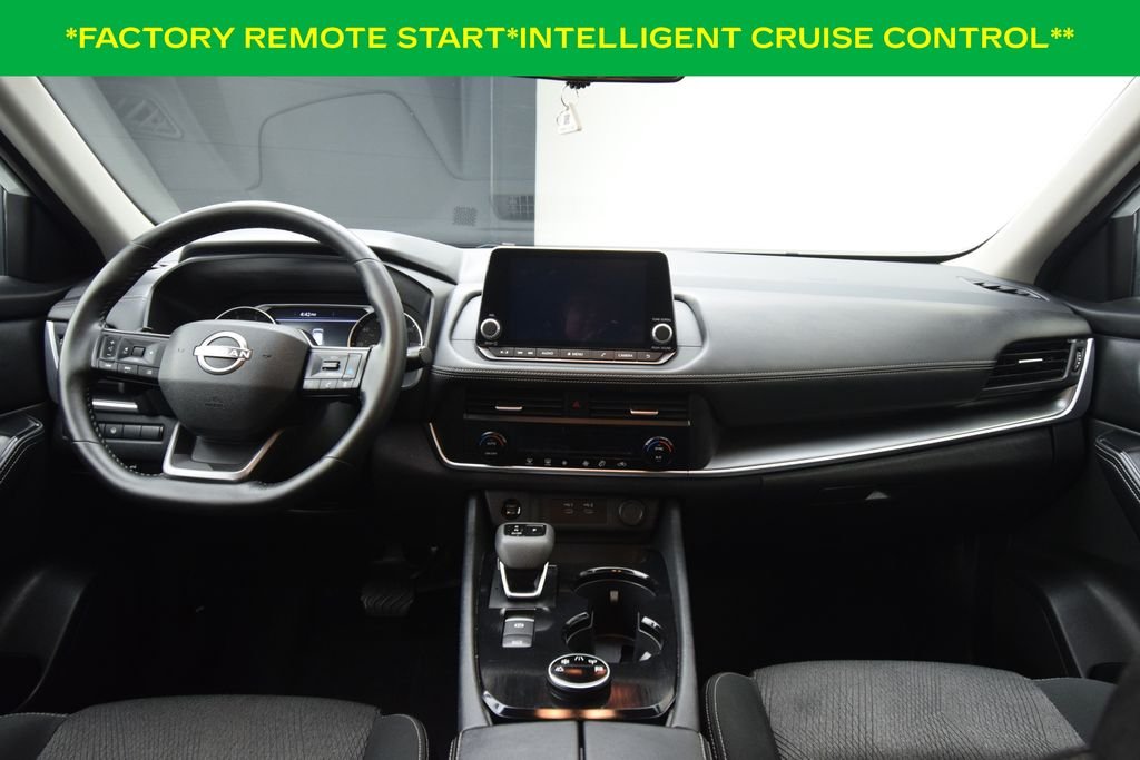 Used 2025 Everest White Pearl Nissan SV image 3