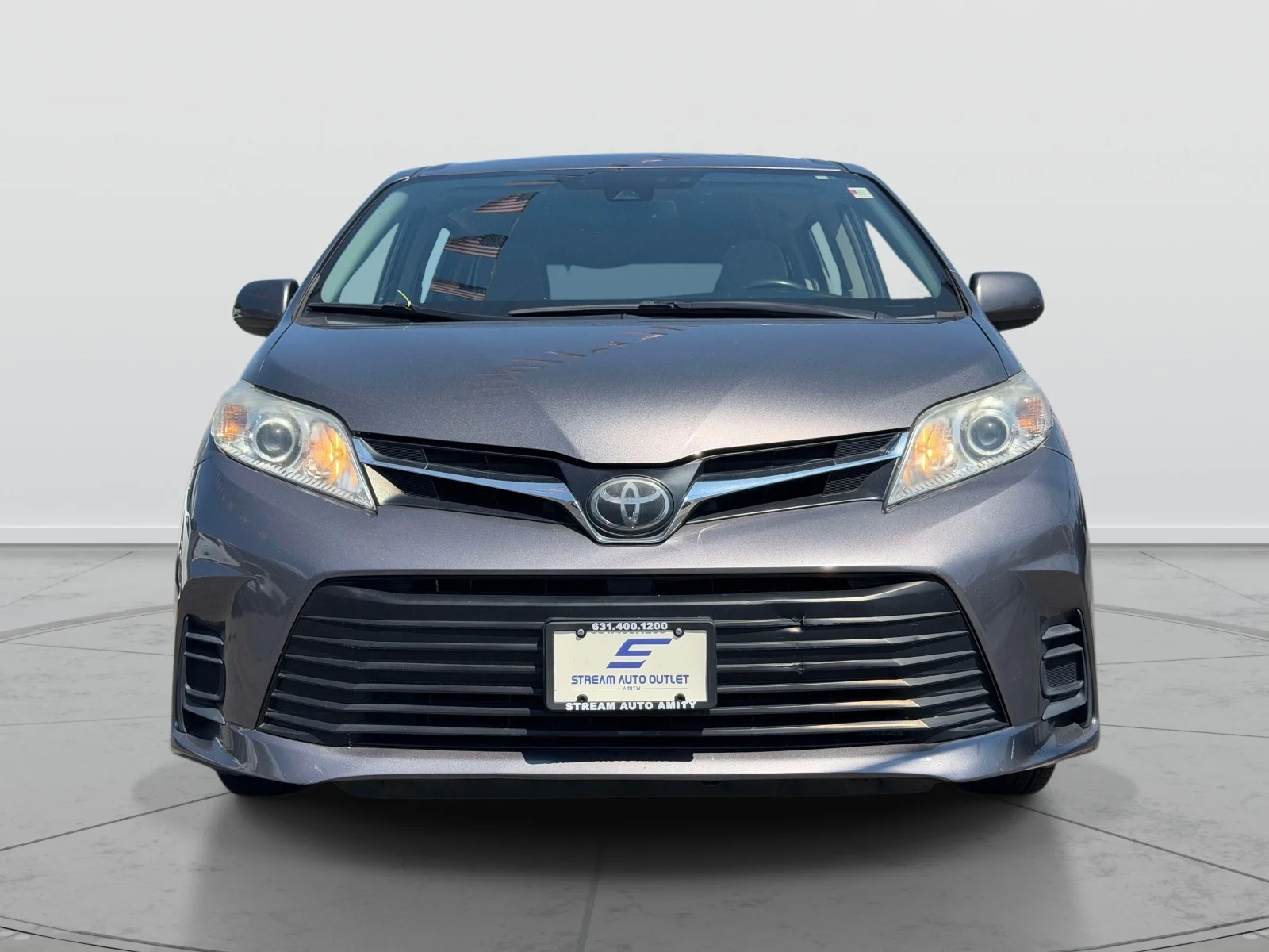 Used 2018 Gray Toyota LE image 2