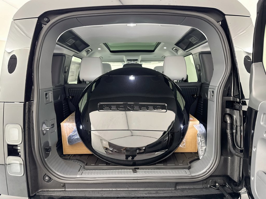 New 2026 Santorini Black Land Rover X-Dynamic SE image 27