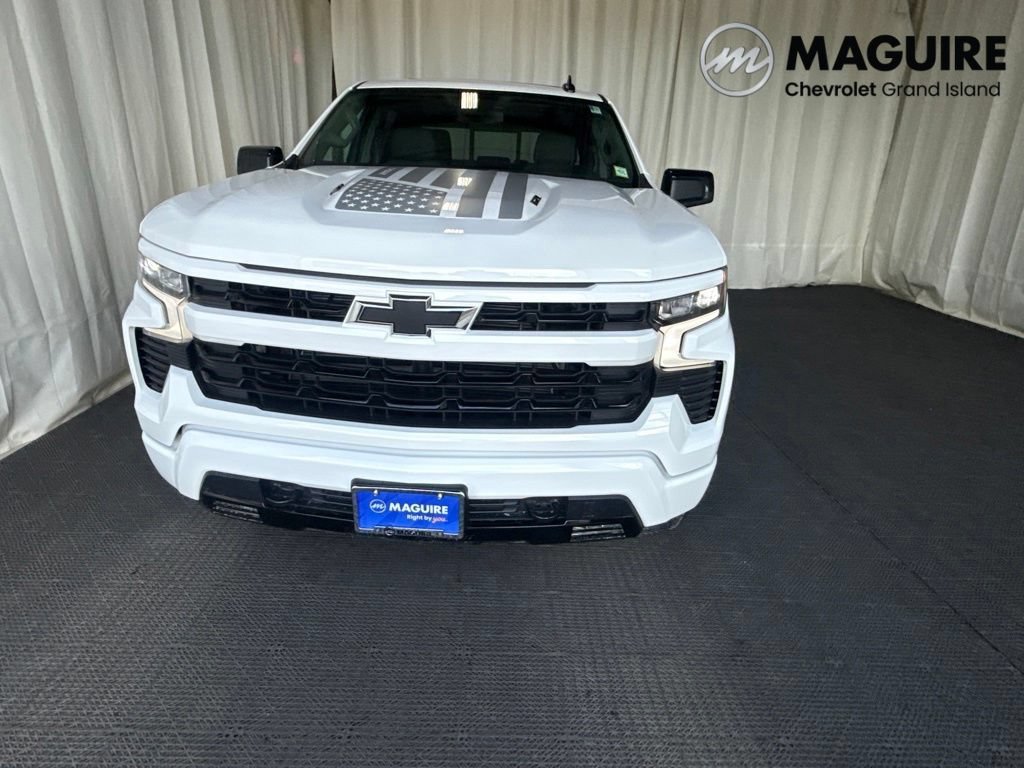 New 2026 Summit White Chevrolet RST image 32