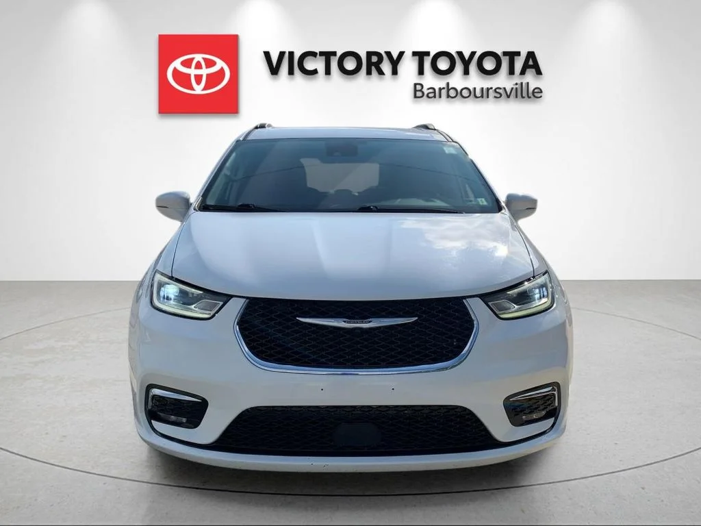 Used 2022 White Chrysler Touring L image 8