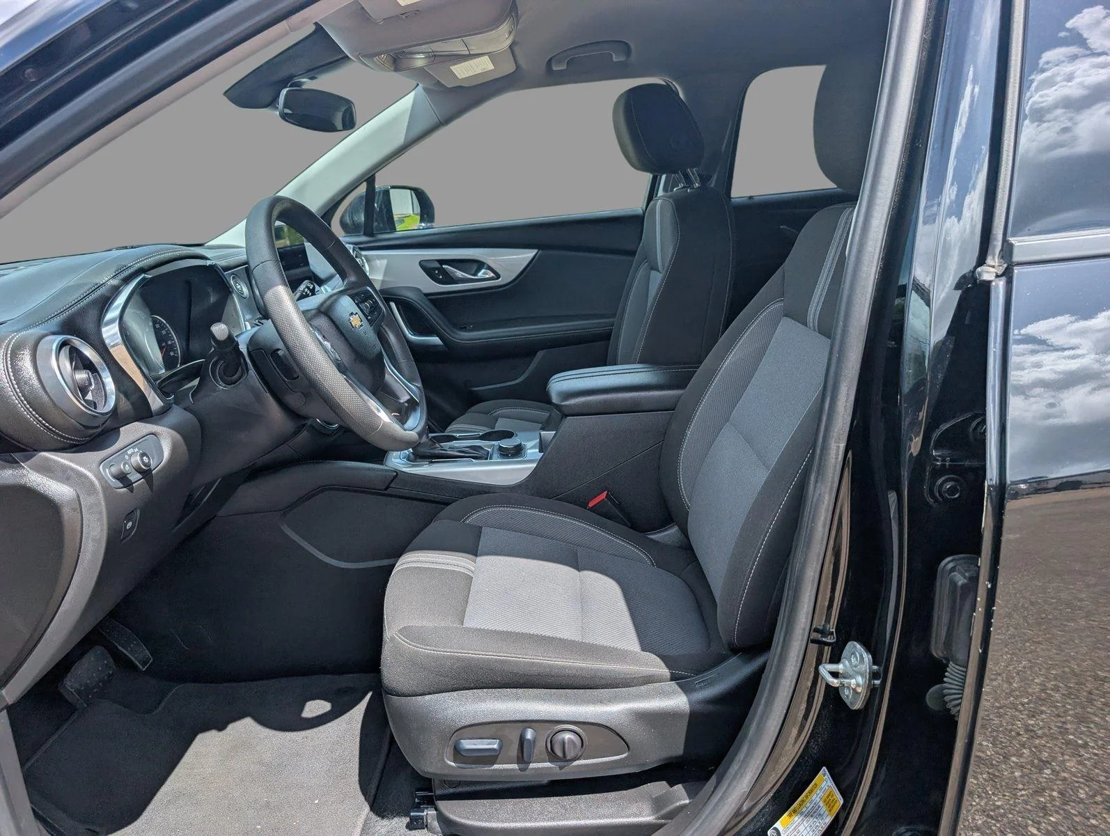 Used 2025 Black Chevrolet 2LT image 12